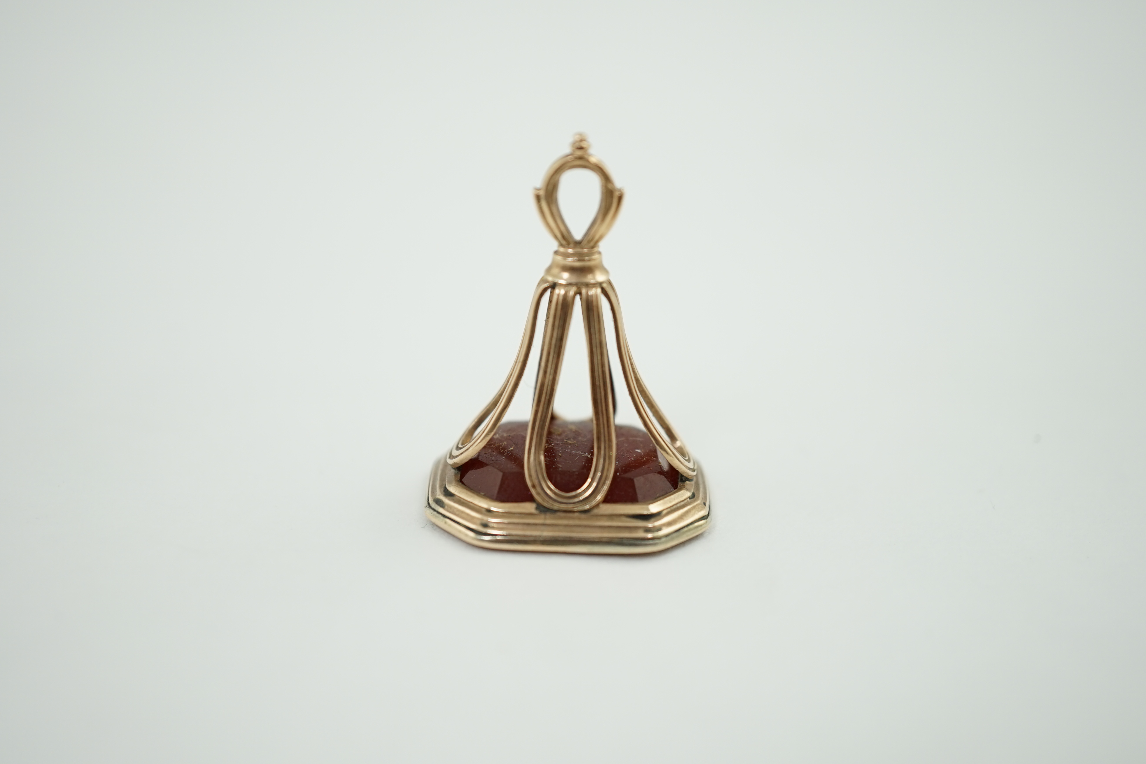 An early 19th century gold overlaid intaglio fob seal, with agate matrix engraved with a portrait bust of a 16th century gentleman, possibly Shakespeare, 3cm high. Condition - fair to good